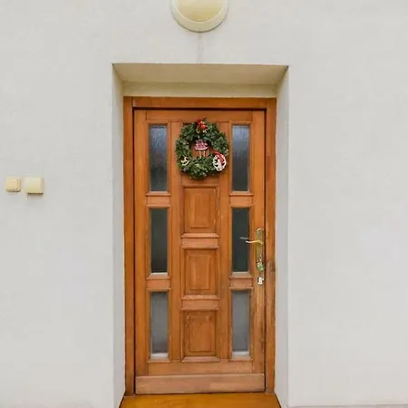 Family House With Free Parking In Quiet Area Vakantiehuis *