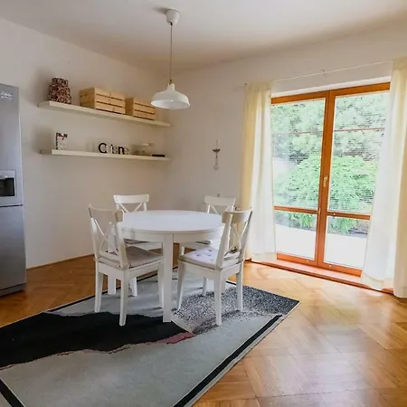 Vakantiehuis Family House With Free Parking In Quiet Area Brandýs nad Labem-Stará Boleslav