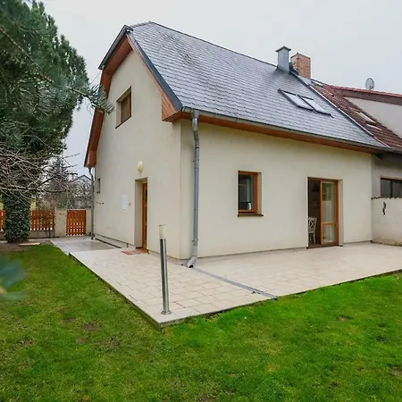 Vakantiehuis Family House With Free Parking In Quiet Area
