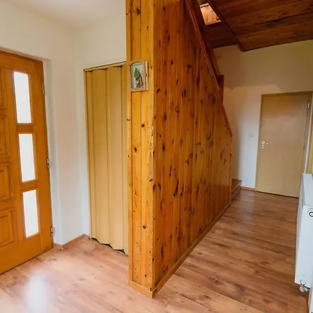 Family House With Free Parking In Quiet Area
