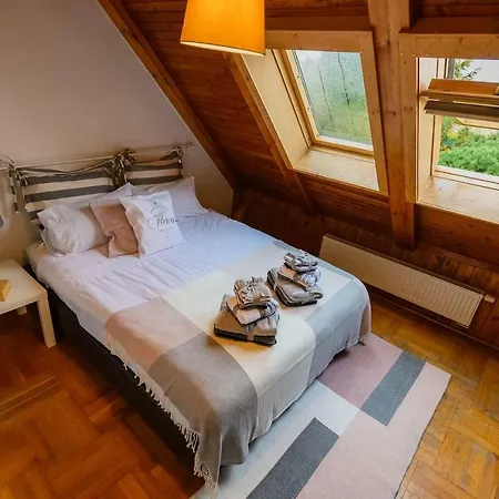 Family House With Free Parking In Quiet Area Vakantiehuis